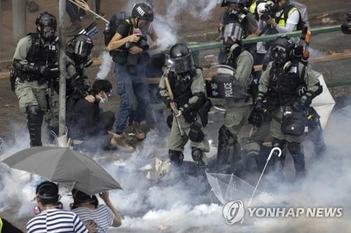 홍콩의 반정부 시위 현장 모습. [사진 = AP/연합뉴스]