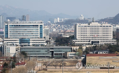 서울 용산에 있는 합동참모본부 건물(왼쪽)과 국방부 청사. [사진 = 연합뉴스]