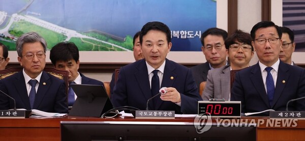 국회에서 답변하는 원희룡 국토교통부 장관. [사진 = 연합뉴스]