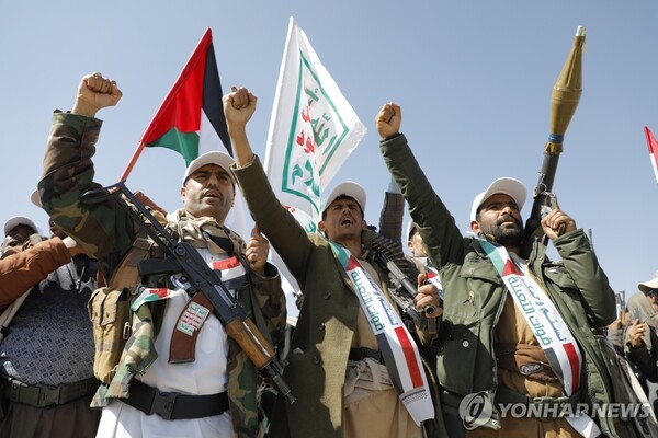 예멘에 근거지를 두고 있는 후티 반군들의 모습.  [사진 = EPA/연햡뉴스]